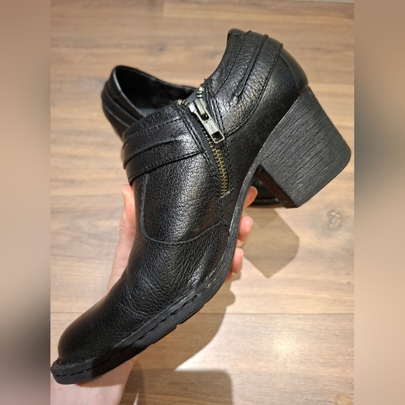 Born Women's Black Leather Western/Moto-inspired Ankle Boots (Size 9/EU 40.5) - Picture 6 of 11